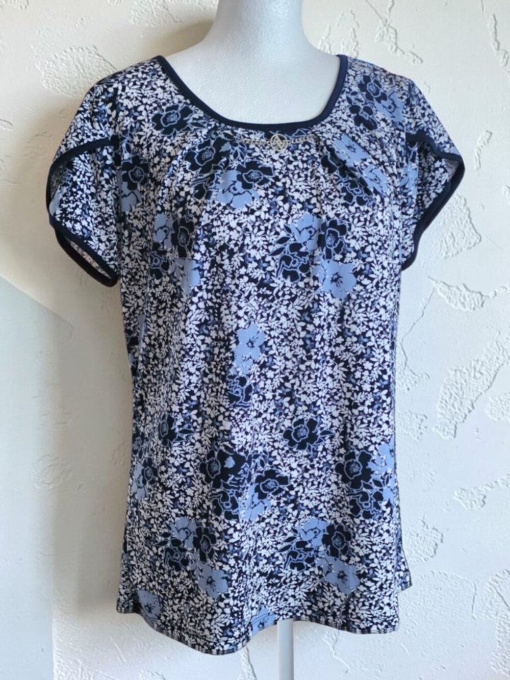 NWT ADRIENNE VITTADINI (SM) Floral Pullover Pipe Trim Silver Chain Detail